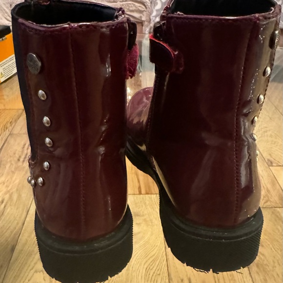 Gioseppo burgundy patent leather studded ankle boots, size 28 kids . - Picture 4 of 6